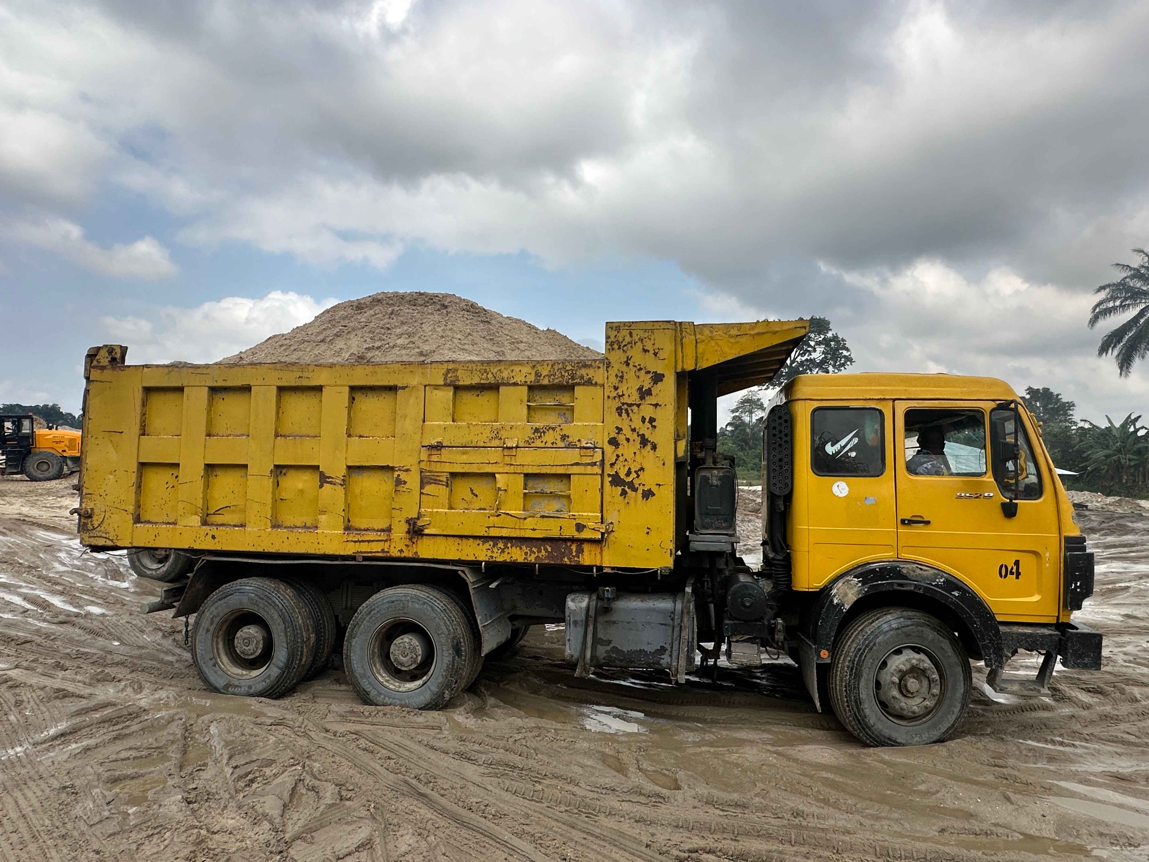 Large Truck (HOWO)